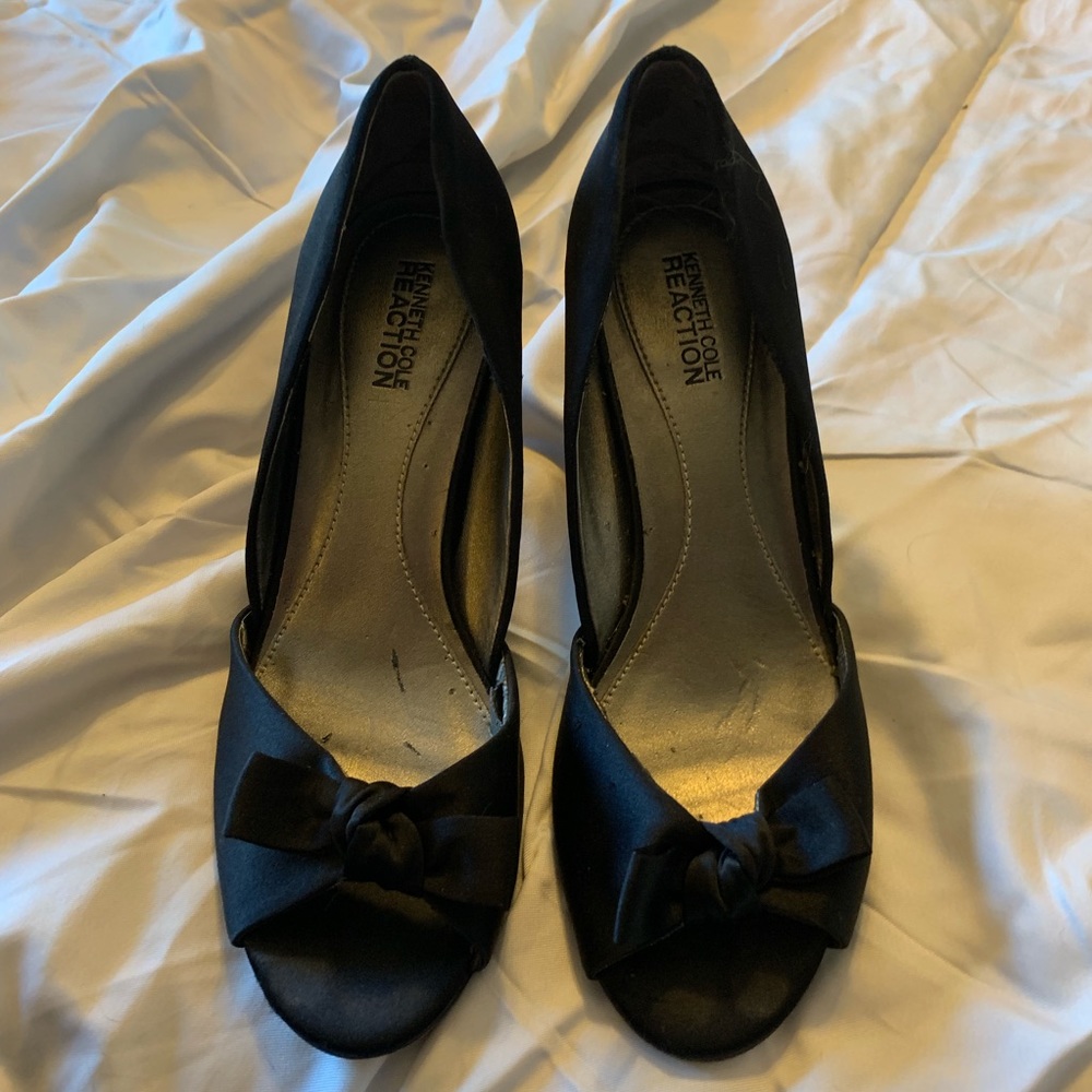 Kenneth Cole Reaction Black satin heels